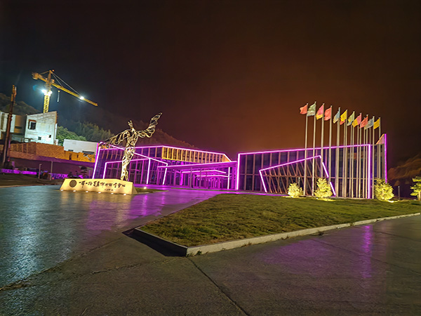 城市亮化是现代城市建设的重要组成部分，它不仅可以美化城市的夜景，还能提升城市的整体形象。随着科技的不断进步，城市亮化也得到了更多的关注和创新。本文将介绍一些关于城市亮化的创意和技术，帮助读者了解玛纳斯城市亮化的重要性以及如何进行玛纳斯城市亮化的规划和实施。