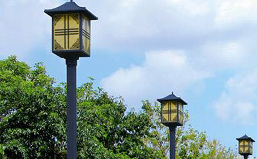 玛纳斯庭院灯安装间距与布灯设计全解析
