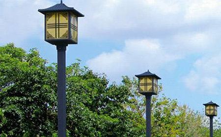 太阳能玛纳斯庭院灯怎么选亮度与续航更耐用